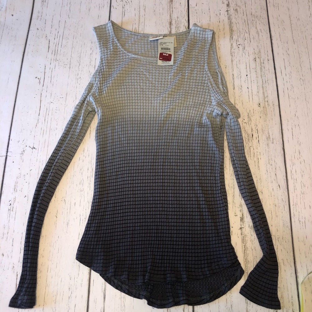Long sleeve cold shoulder shirt